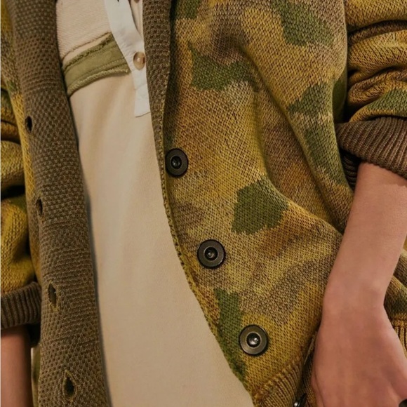 Free People Chamomile Camouflage Pattern Cardi Sweater Oversized Army Combo - Picture 4 of 7